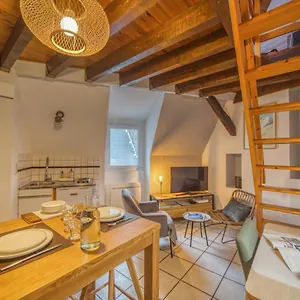 https://le-petit-jaurs-gare-tram.hotels-rhonealpes.com